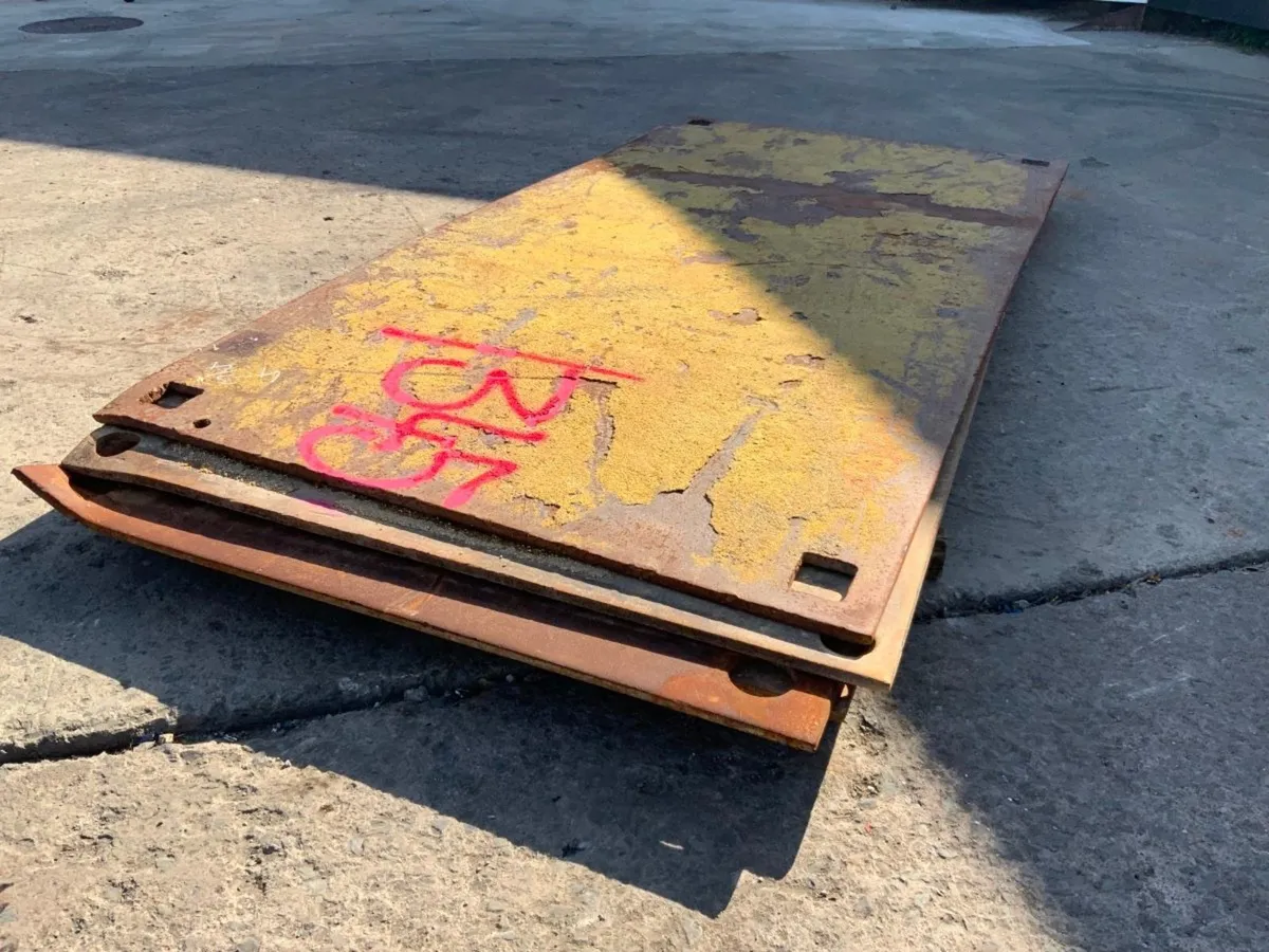 ROAD CROSSING PLATES / TRENCH COVERS....1345. - Image 4