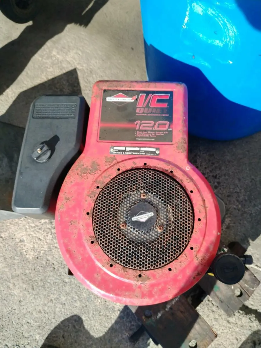12hp Briggs and Stratton flathead engine - Image 1