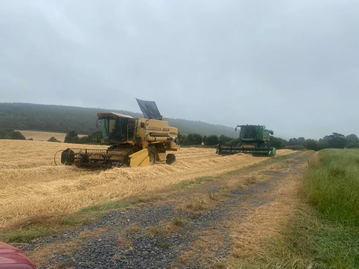 New Holland TX32 - Image 2