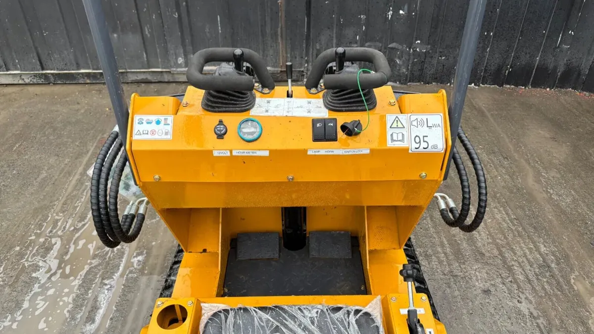 Bisontek BT360 Tracked Skid Steer Loader – Compact - Image 3