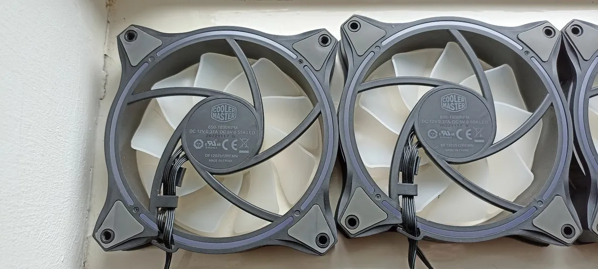 Cooler Master MF120 Halo RGB Fans (Incl. Hub) - Image 4