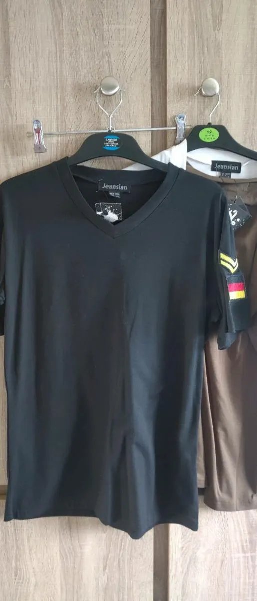 T shirt size fits s sm - Image 1