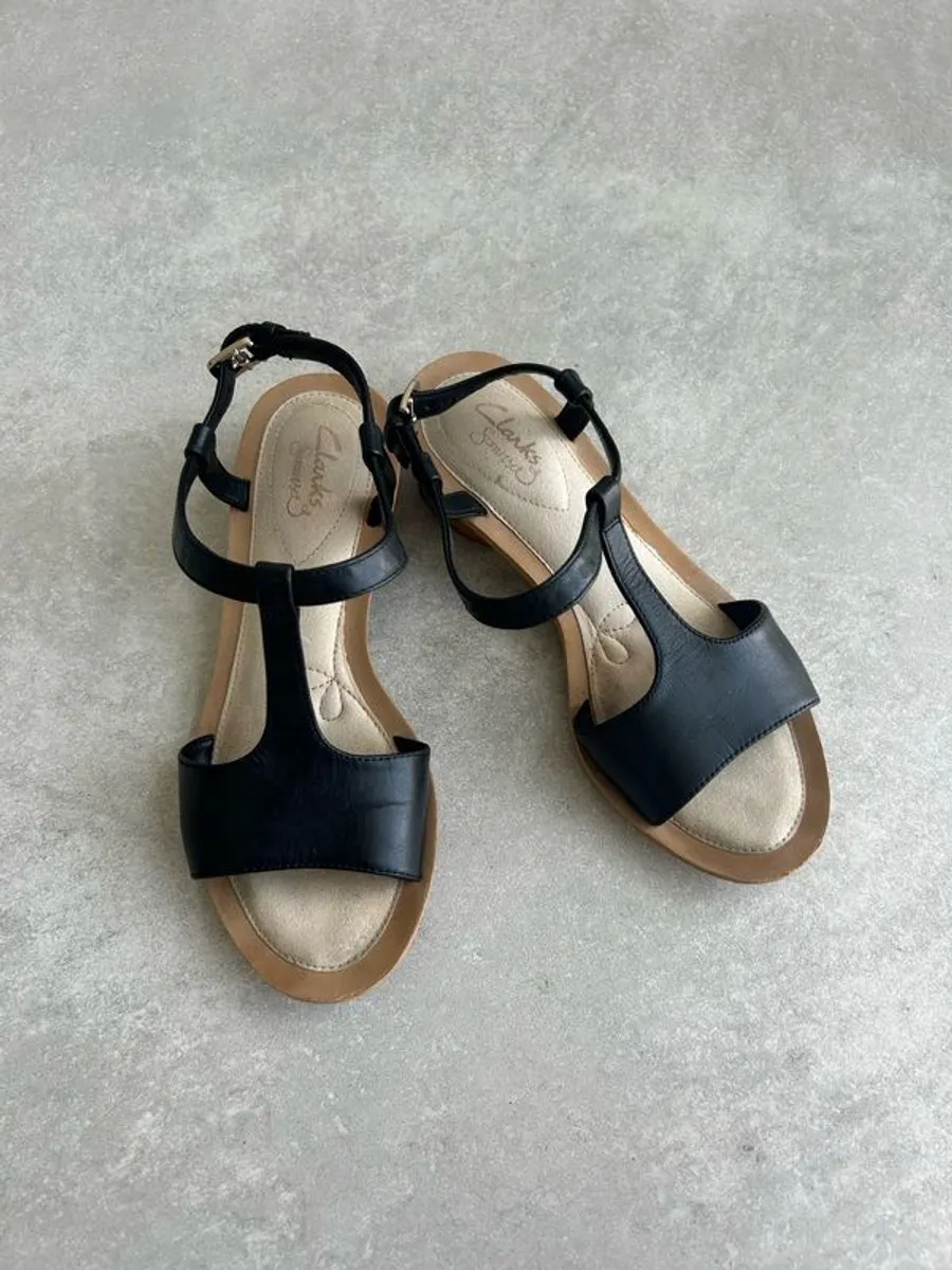 Clark's black leather sandals size 4.5 - Image 1