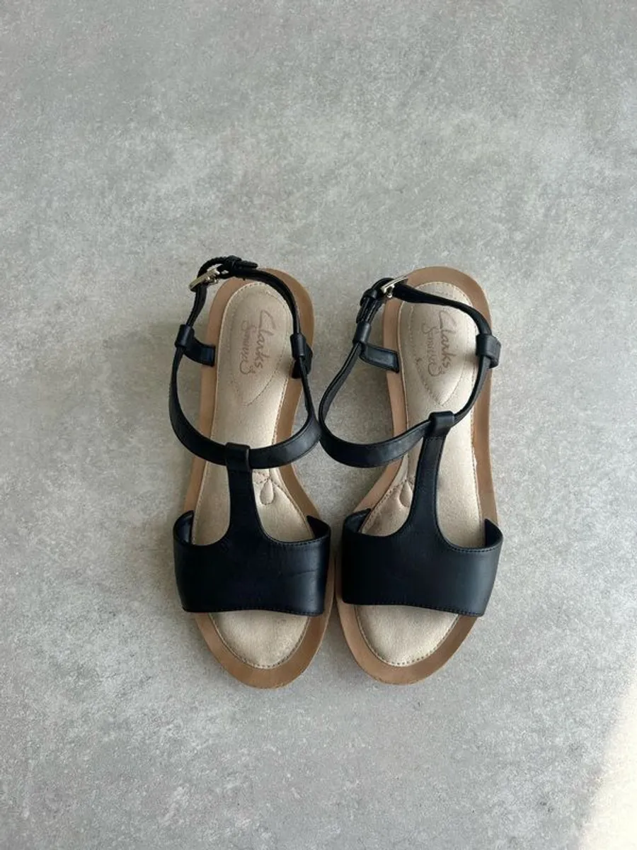 Clark's black leather sandals size 4.5 - Image 2