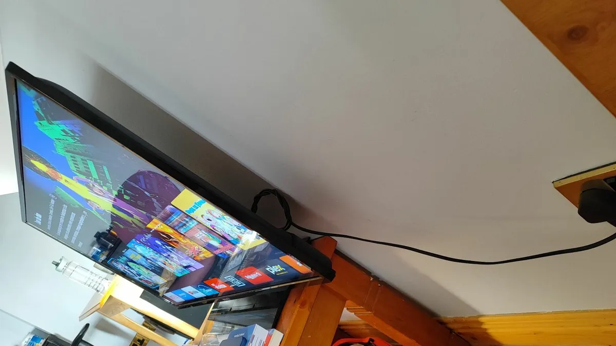 Smart TV Walker 43inch - Image 3