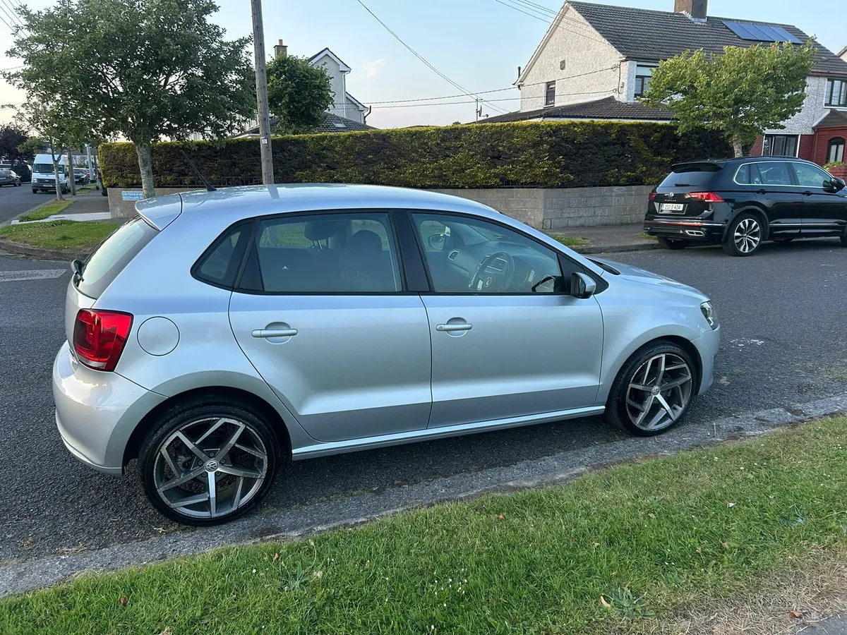 Volkswagen polo 2012 automatic - Image 2