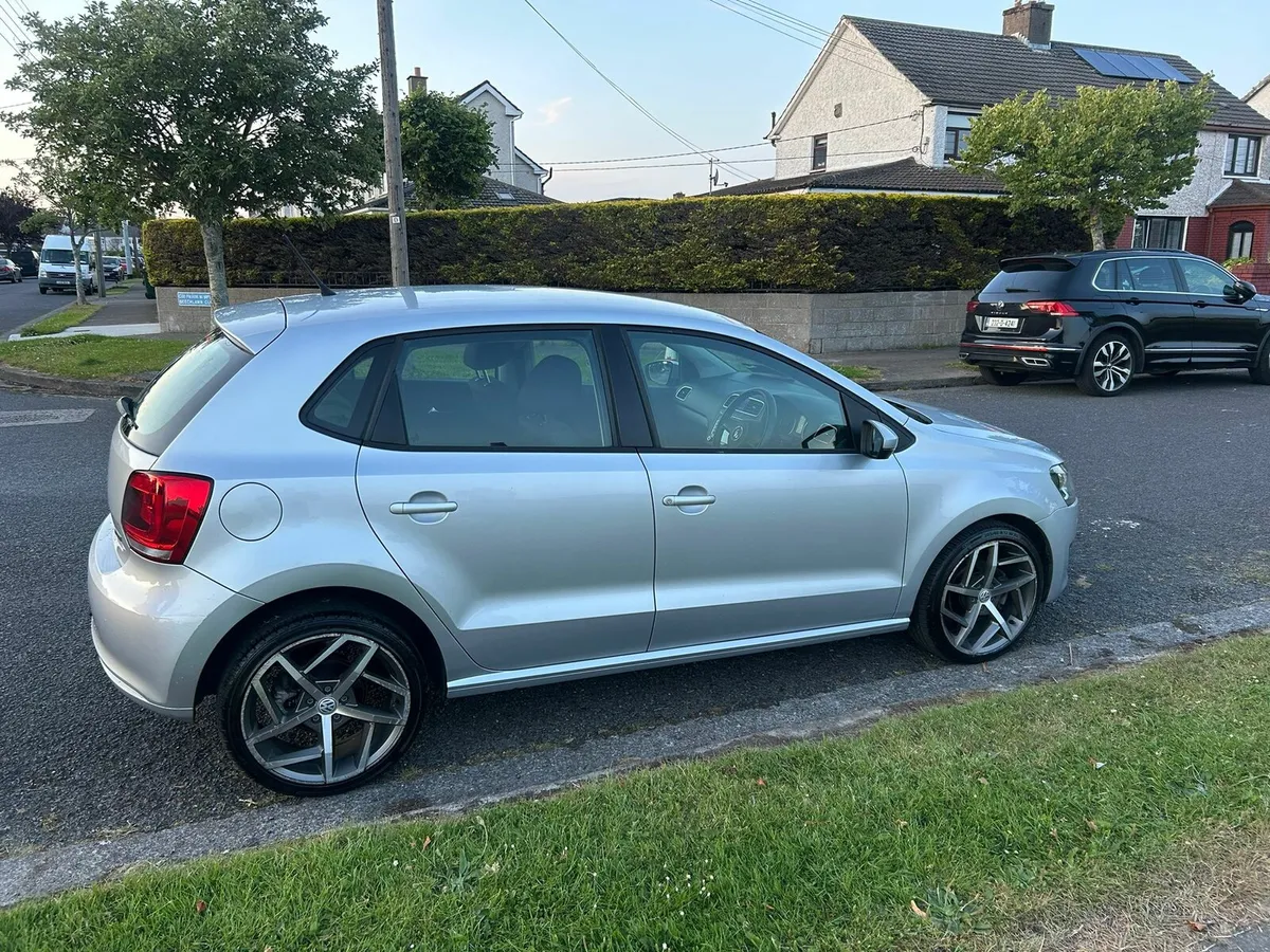 Volkswagen polo 2012 automatic - Image 3