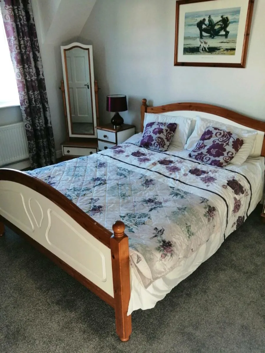 Bedroom suite - Image 1