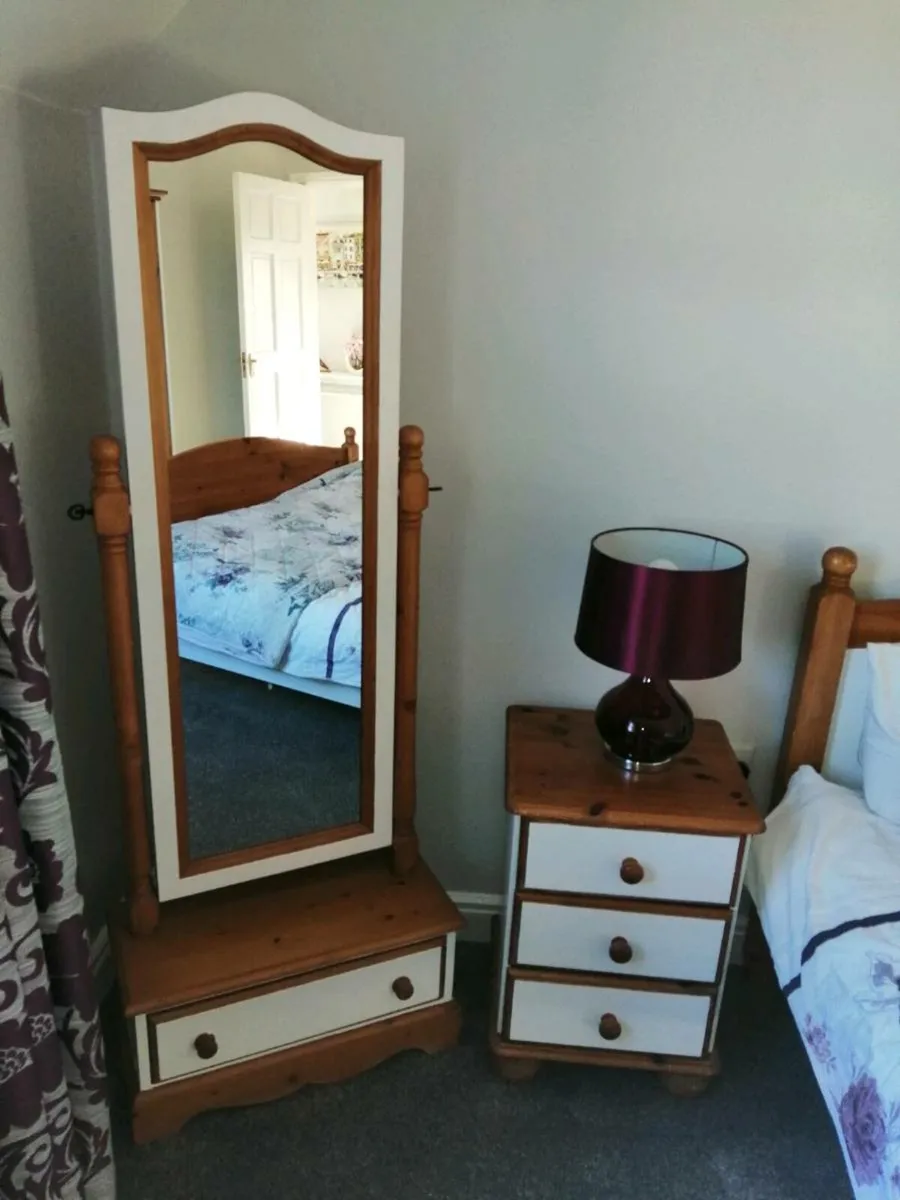 Bedroom suite - Image 4