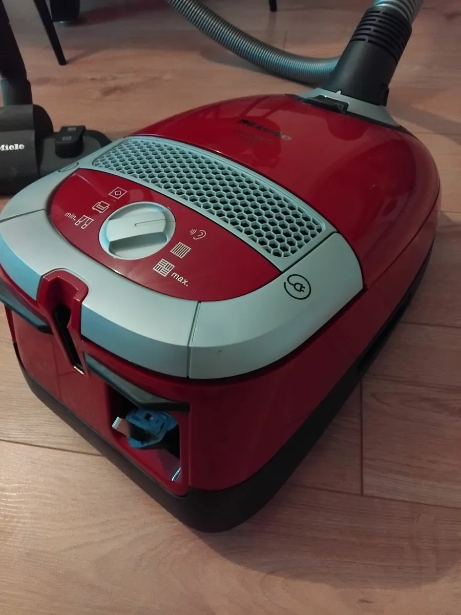 Miele Complete C2 Tango Vacuum cleaner - Image 4