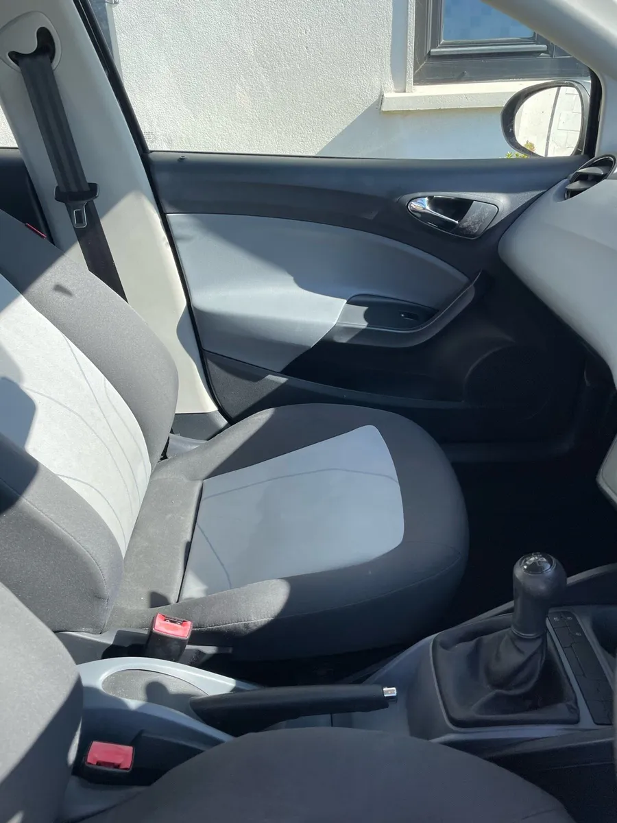 Seat Ibiza car - Image 4