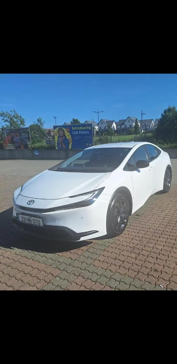 Toyota Prius 2023 LUXURY 1.8 HYBRID Self Charging - Image 3