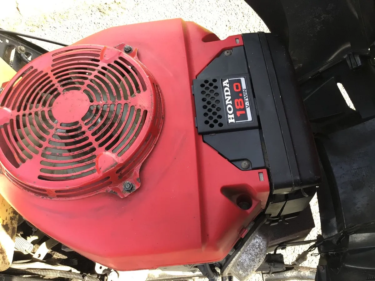 Castlegarden hydro 18HP ride on lawnmower - Image 3
