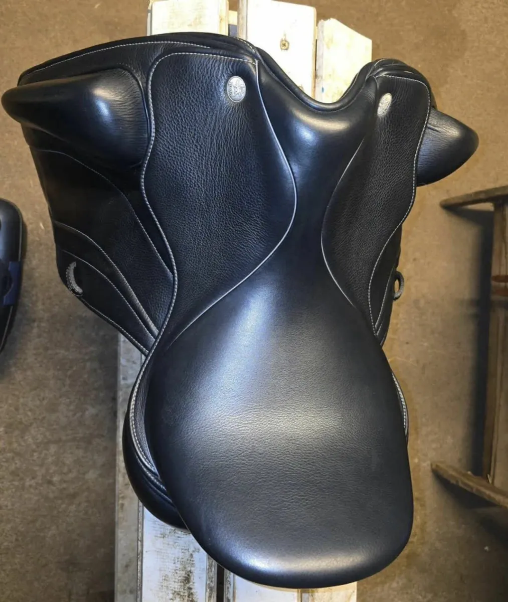 FAIRFAX REBECCA DRESSAGE SADDLE 17 INCH - Image 1