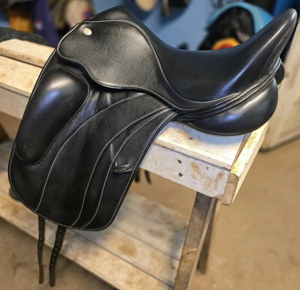 FAIRFAX REBECCA DRESSAGE SADDLE 17 INCH - Image 4