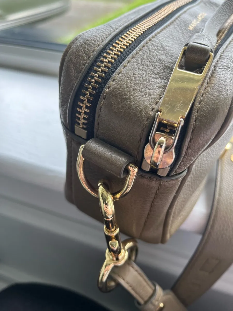 Marc Jacob’s Olive Softshot Handbag - Image 3