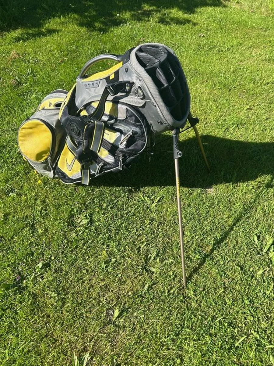 Nike Sasquatch SQ Golf Bag - Image 1