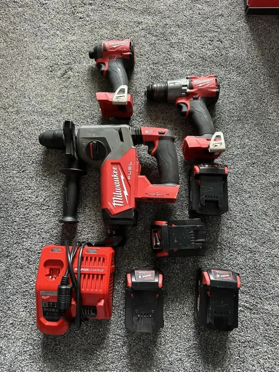 Milwaukee 18V Power Tool Kit Bundle - Image 2