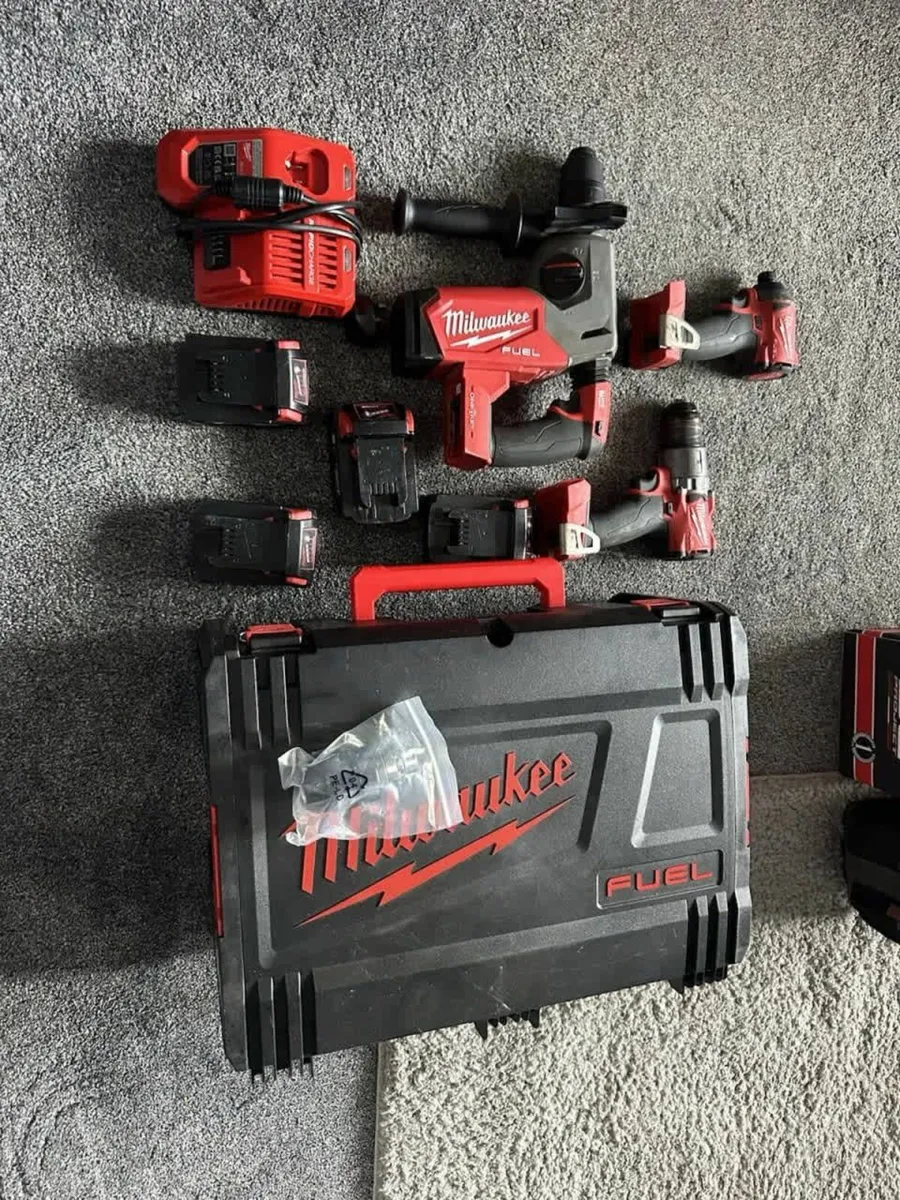 Milwaukee 18V Power Tool Kit Bundle - Image 3