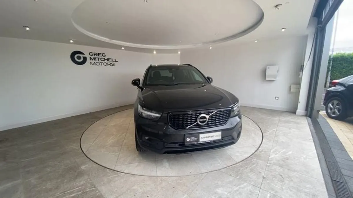 Volvo XC40 2.0 D4  190  R Design Pro 5dr AWD Gear - Image 2