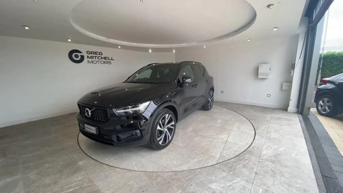 Volvo XC40 2.0 D4  190  R Design Pro 5dr AWD Gear - Image 3