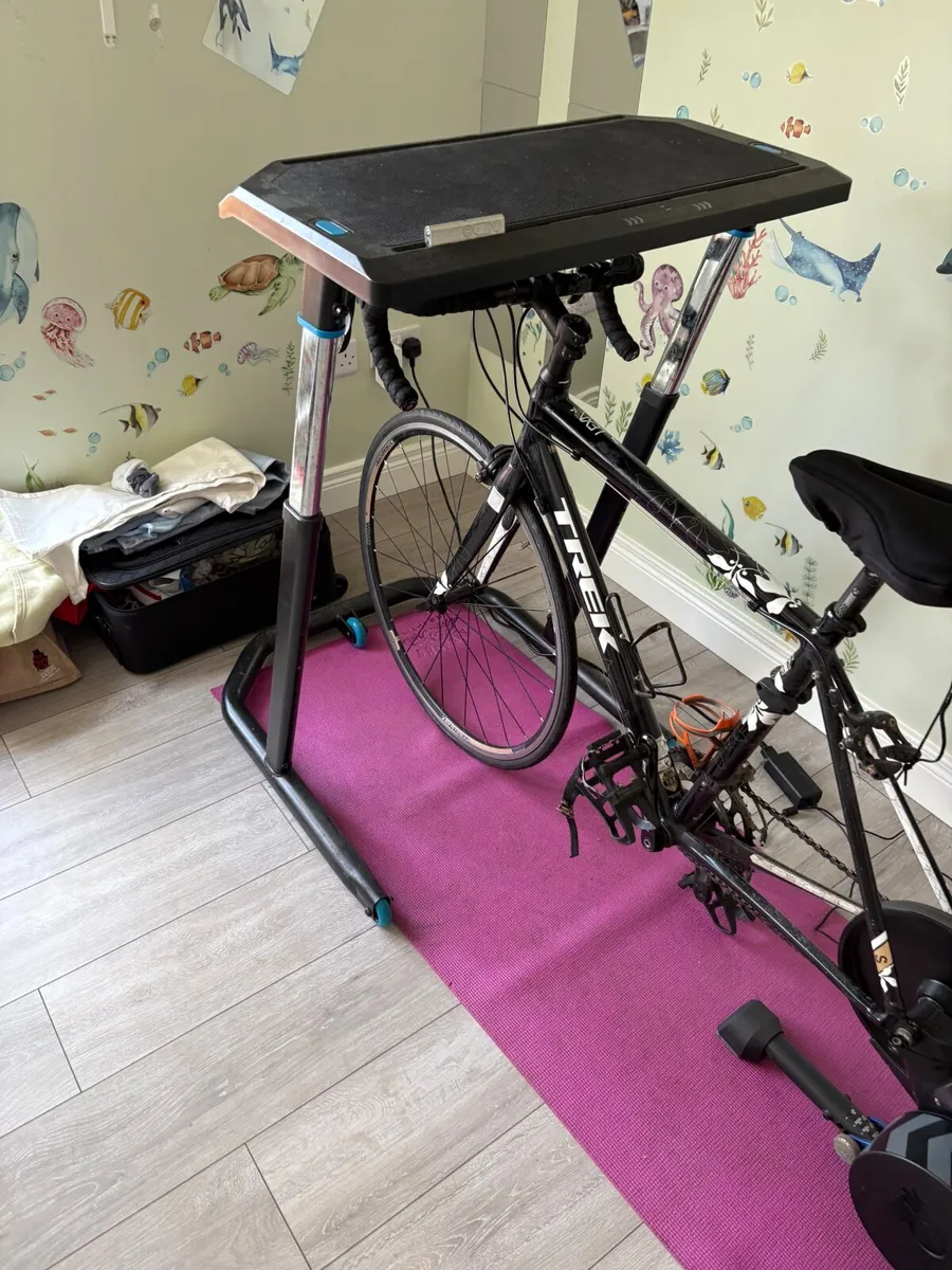 Wahoo Kickr and Wahoo stand - Image 4