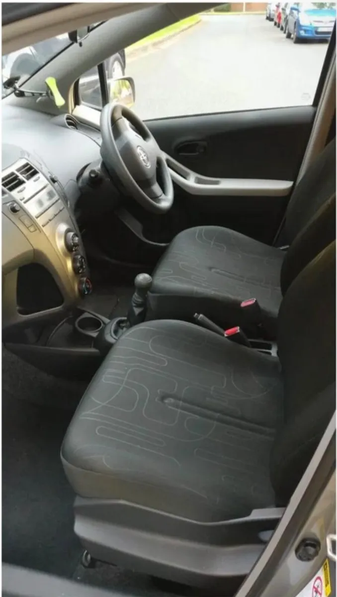 Toyota Yaris 2009 - Image 3