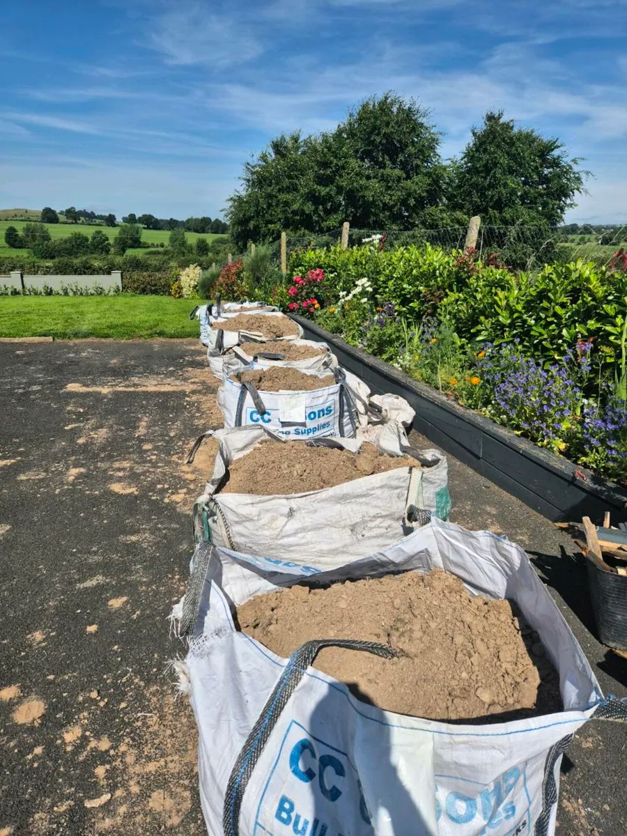 Top soil as in photo, must be collected - Image 1