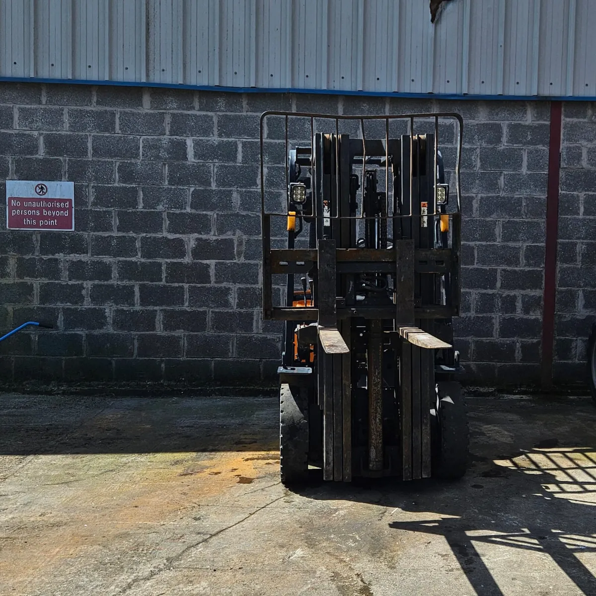 2.5 ton Diesel Doosan forklift - Image 2