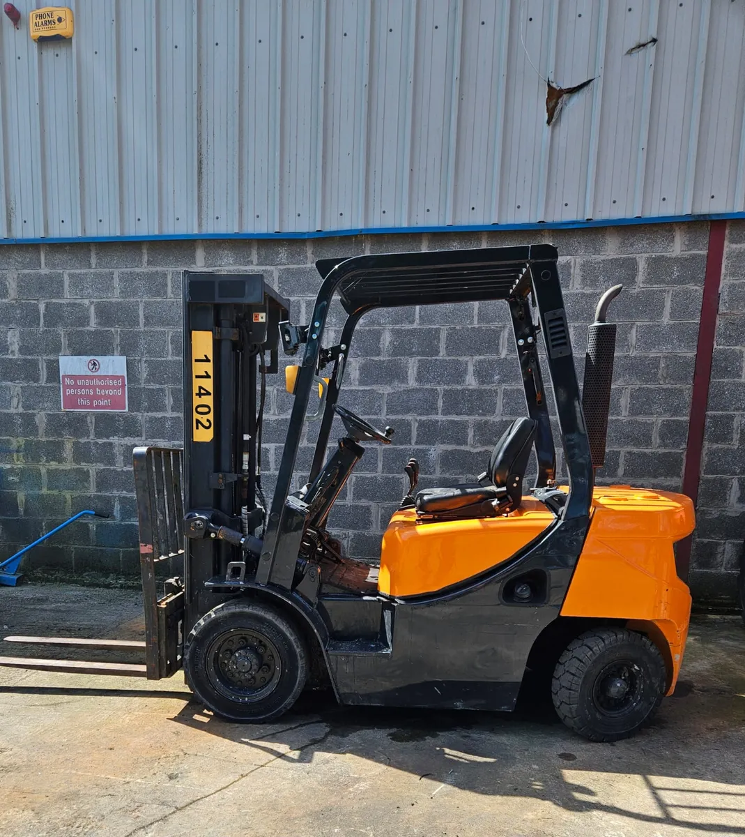 2.5 ton Diesel Doosan forklift - Image 1