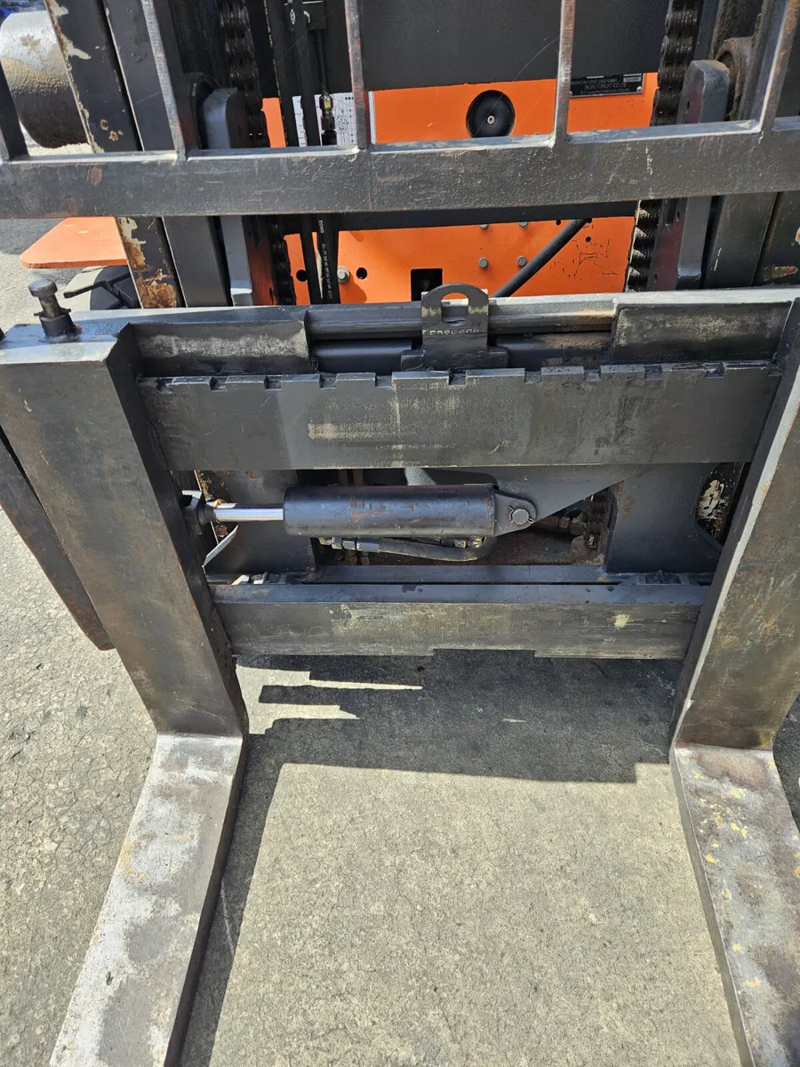 2.5 ton Diesel Doosan forklift - Image 4