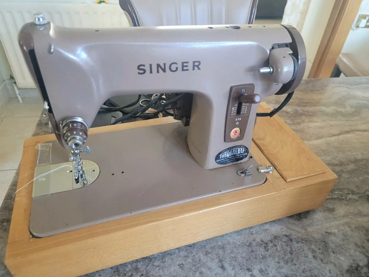 Singer sewing machine - Image 3