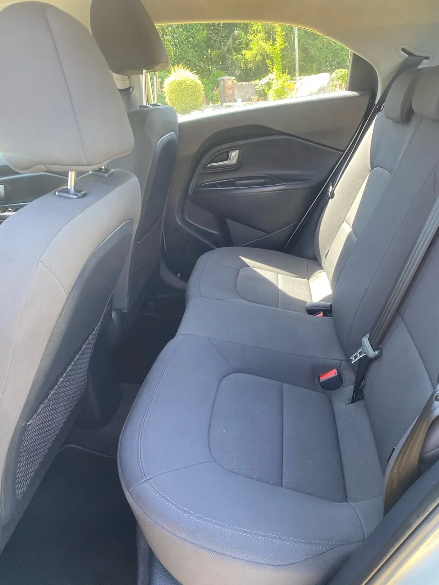 Car - Image 4