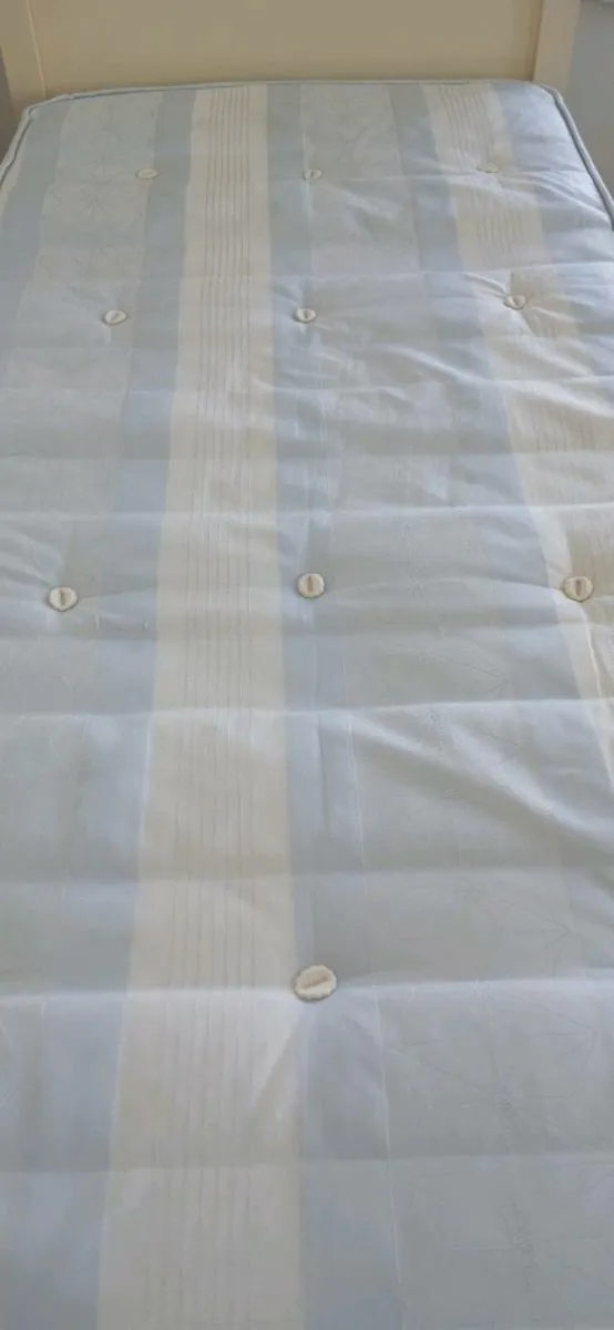 Bed - Image 1
