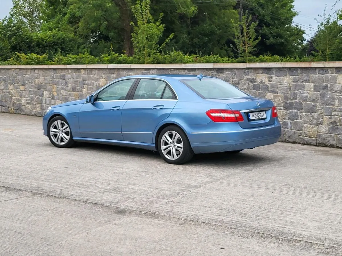 Mercedes E250 Avangarde 4Dr Automatic - Image 3