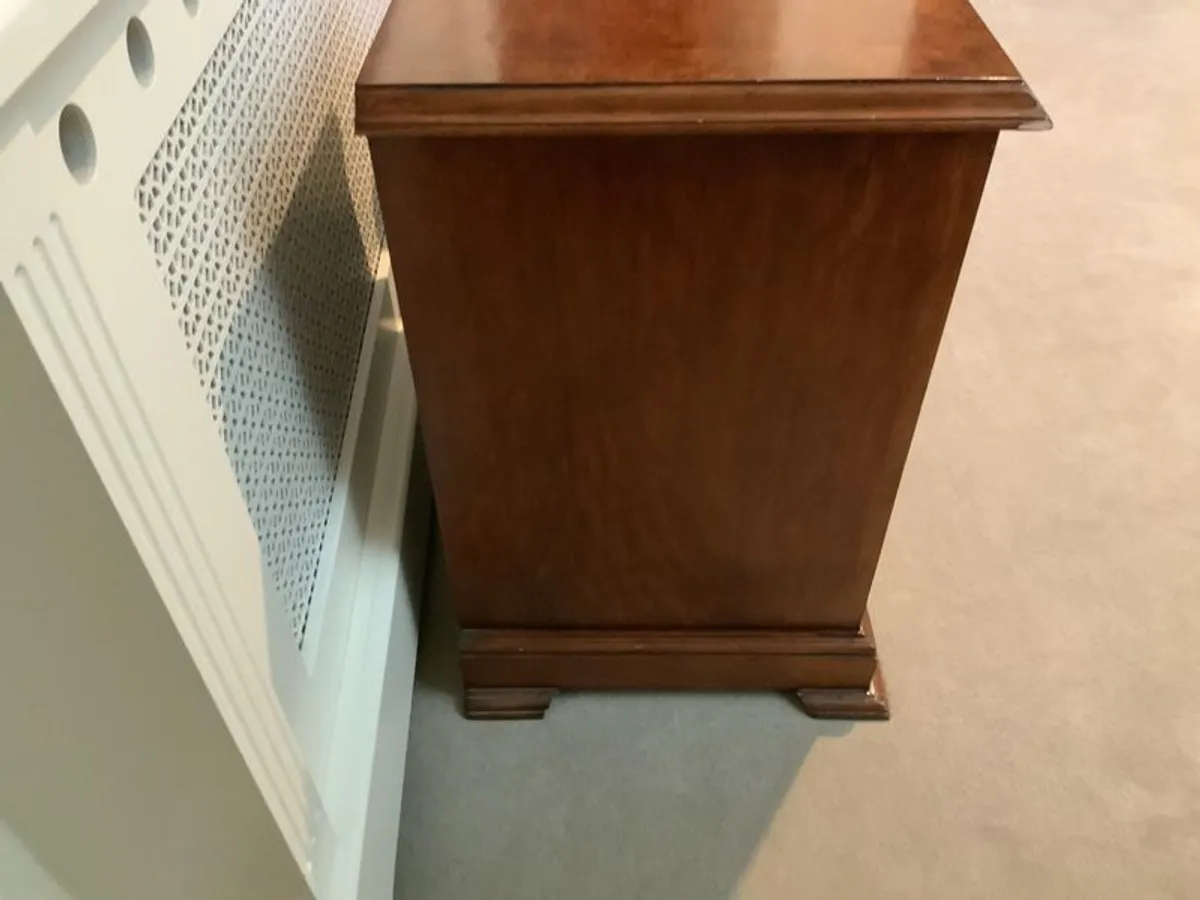 BEDSIDE lockers - Image 3