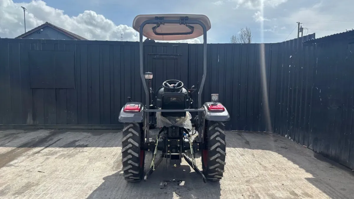 Plus Power 4WD Compact Tractor – Ready for Work - Image 4