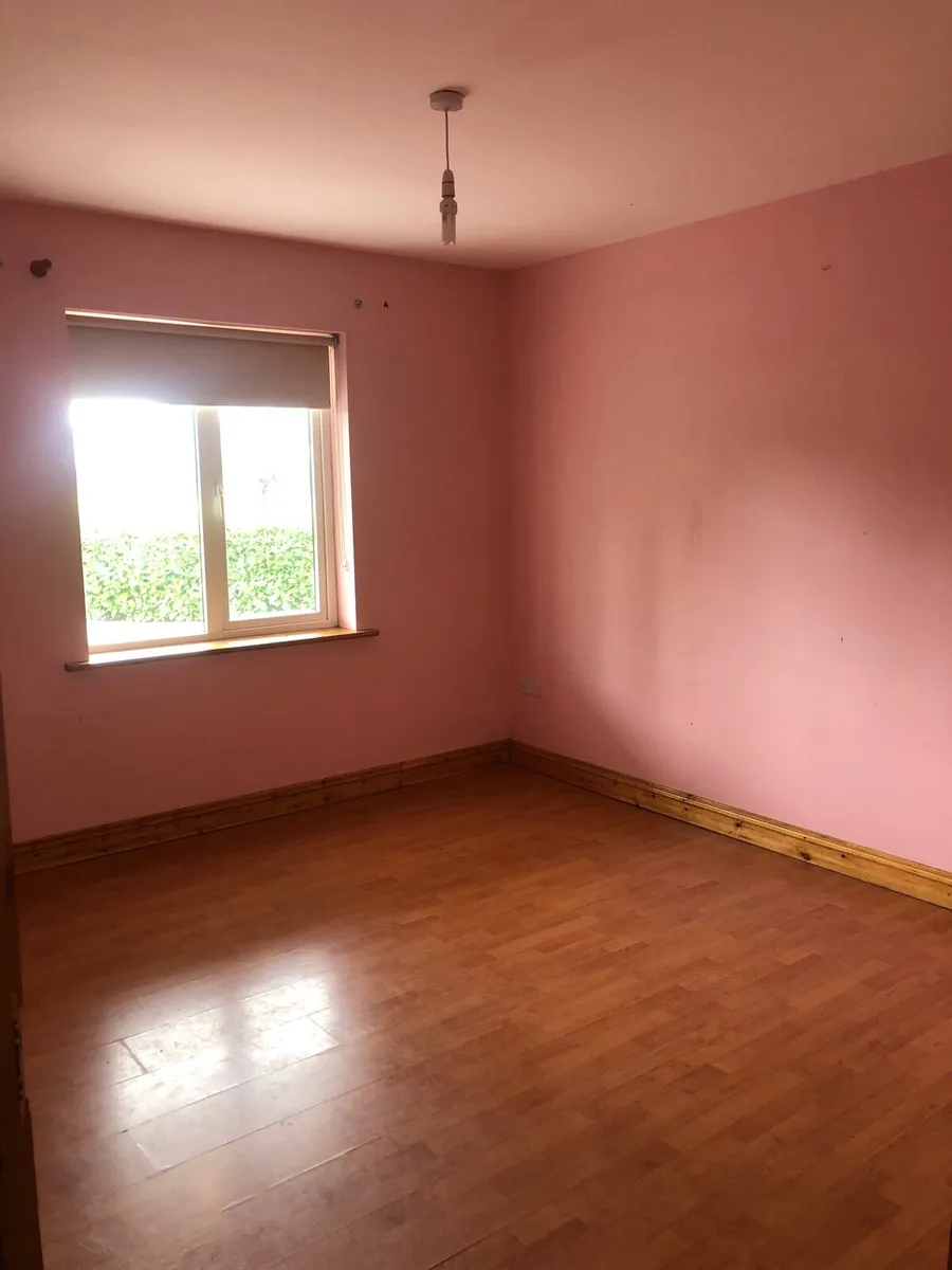 Room for rent in King James’ Carlanstown. - Image 3