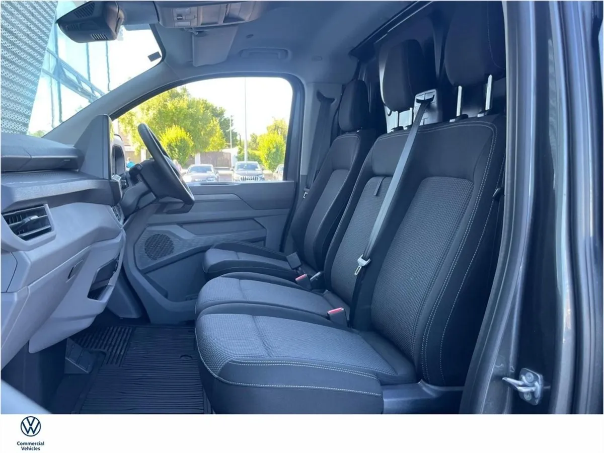 Volkswagen Transporter Trendline LWB 170HP Automa - Image 4