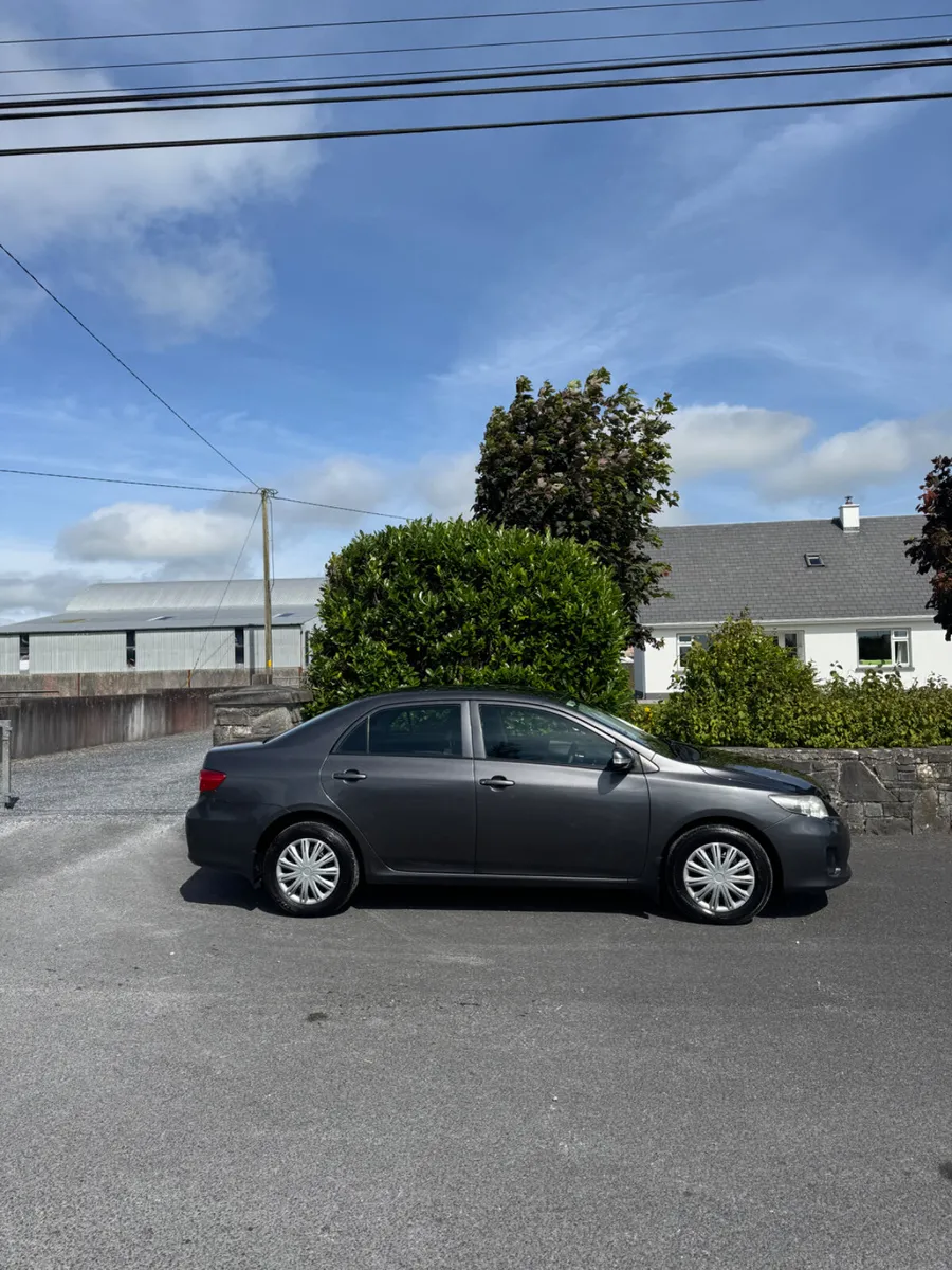 Toyota Corolla 2011 - Image 2