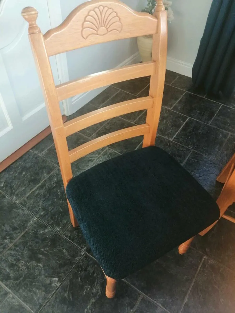 Dining table and 6 chair - Image 1