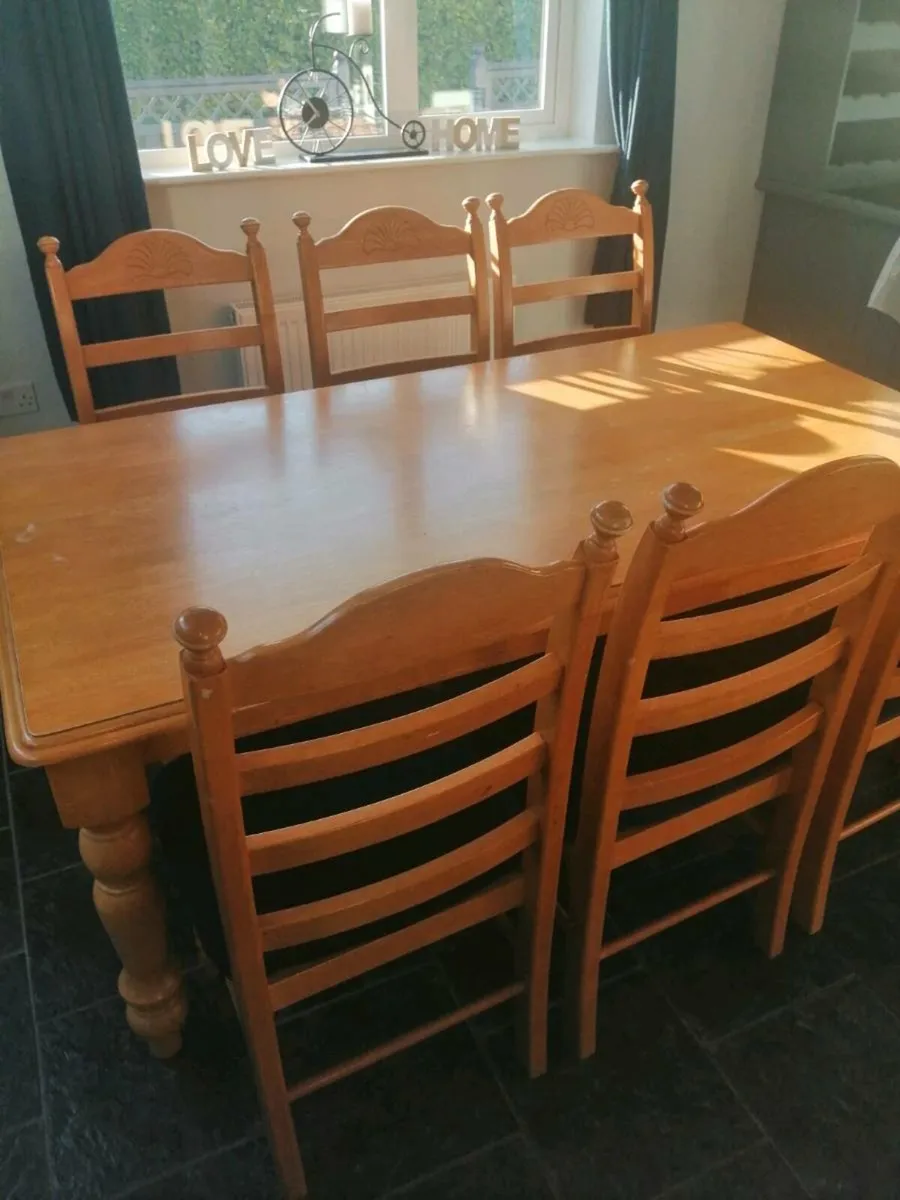 Dining table and 6 chair - Image 3