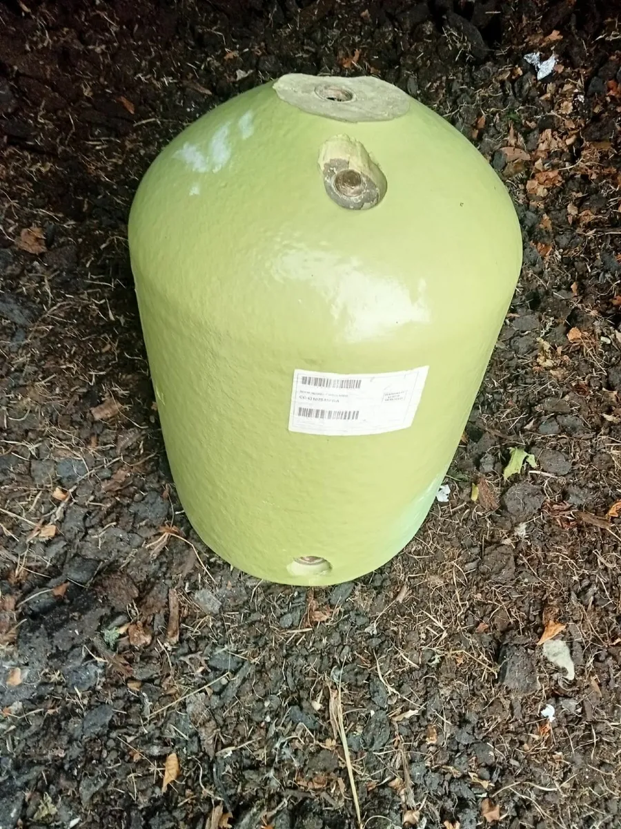 Radiators and Hot Water Cylinder - Image 2