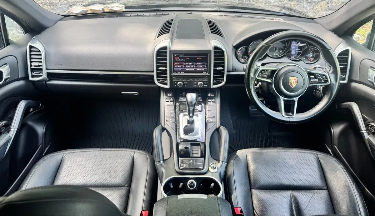 142 Porsche Cayenne D V6 TIPTRONIC S - Image 2