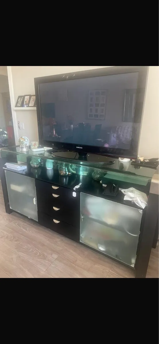 Table 6 chairs 1 tv unit 1 tv - Image 2