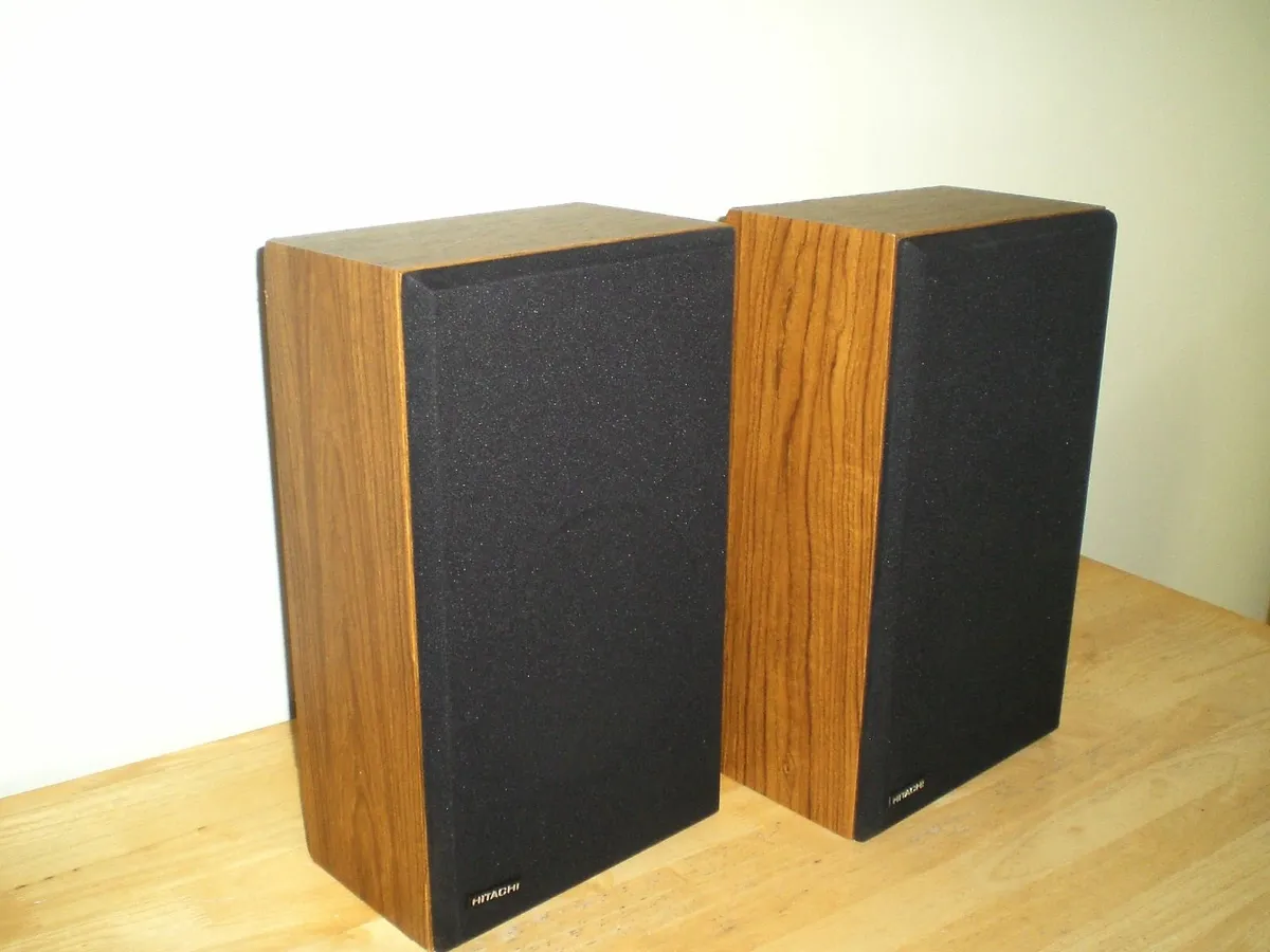 Vintage Hitachi SS-6220G Speakers Made in England. - Image 2