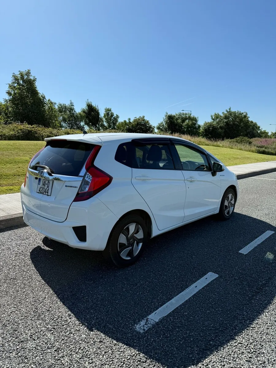 Honda fit 1.5 Hybrid 2014 New Nct 9/26 - Image 4
