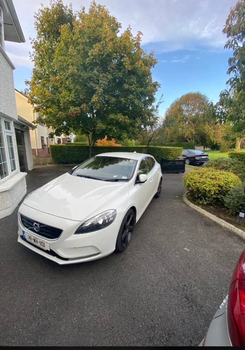 Volvo V40 - Image 2