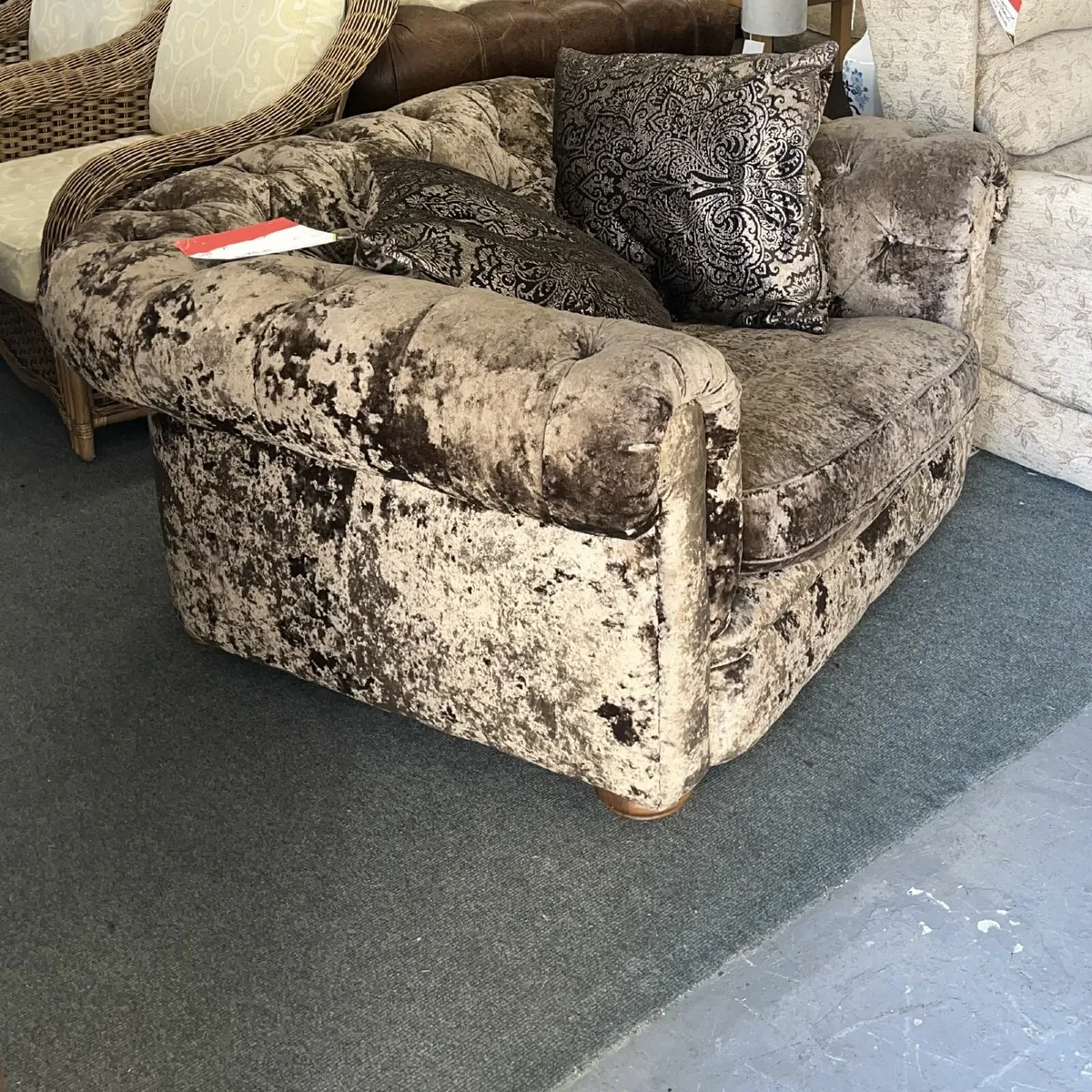 Luxurious Coffee Coloured Love Seat - Image 3