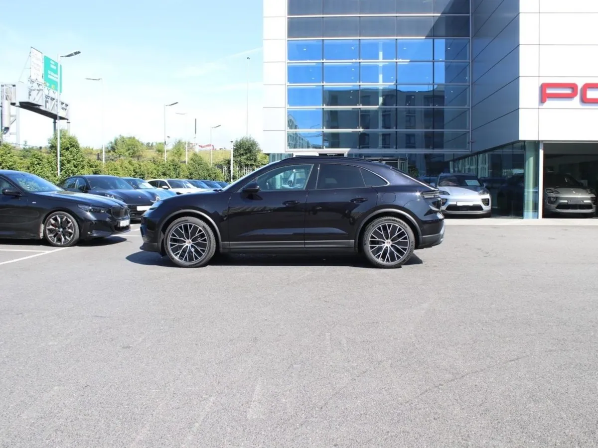 Porsche Macan 4 Electric - Image 3